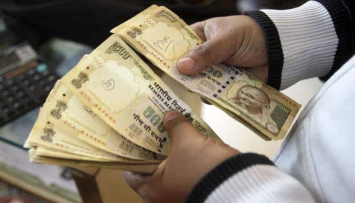 2 bank employees exchange Rs 6 lakh without ID, get booked for cheating