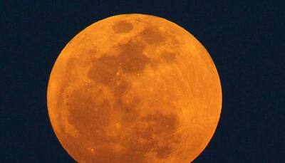People across the world share their awe-inspiring views of the supermoon! - Check out pics