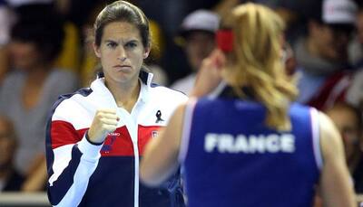 A day after Fed Cup final defeat, pregnant captain Amelie Mauresmo quit