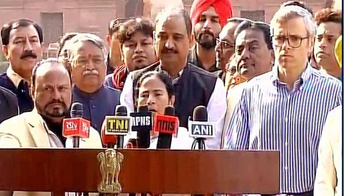 Demonetisation: Mamata Banerjee meets President, says ATM now means &#039;Aayega Tab Milega&#039;