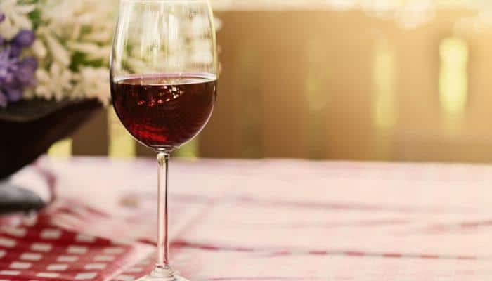 Red wine before smoking can offset damage to blood vessels