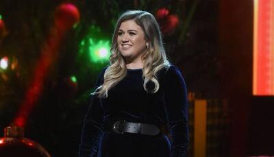 Singer Kelly Clarkson wants to have a normal life, thinks of quitting 