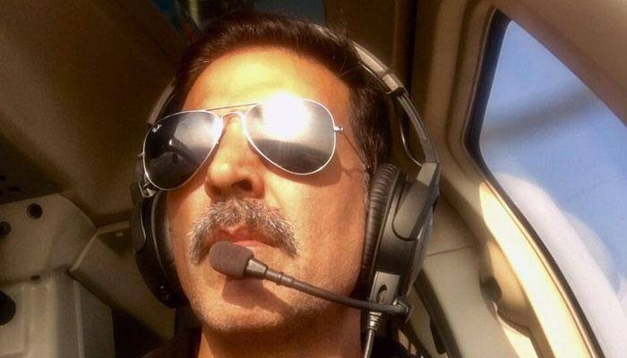 &#039;Captain&#039; Akshay Kumar reaches &#039;Toilet-Ek Prem Katha&#039; shooting location in style