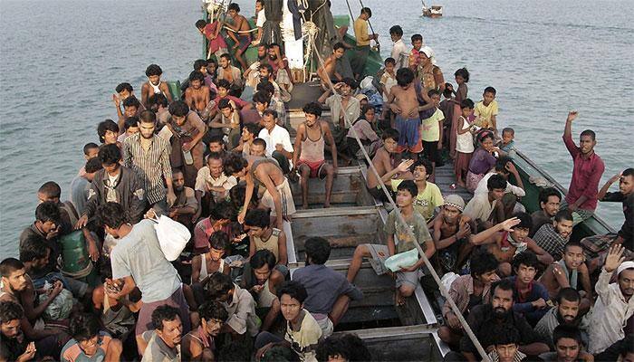 Hundreds more Myanmar Rohingya flee to Bangladesh: Aid workers