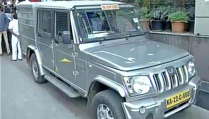 Daylight heist in Bengaluru! Van driver flees with Rs 1.37 crore cash