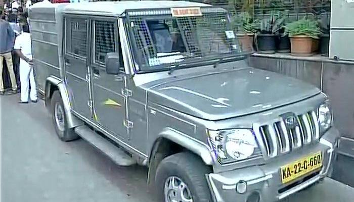 Daylight heist in Bengaluru! Van driver flees with Rs 1.37 crore cash