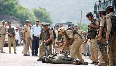 Militants attack BSF convoy in Kashmir