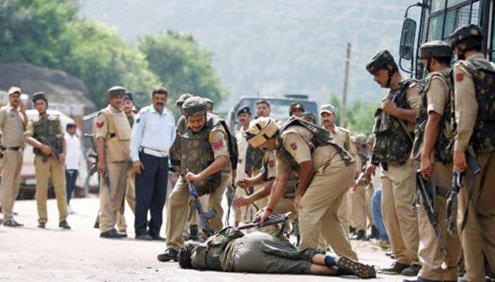 Militants attack BSF convoy in Kashmir