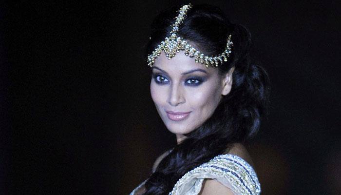 Bipasha Basu and Papa Basu’s latest Instagram pic will make daughters bond with their daddy