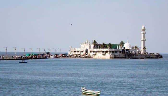 Women re-enter Haji Ali shrine&#039;s sanctum sanctorum after 5 years