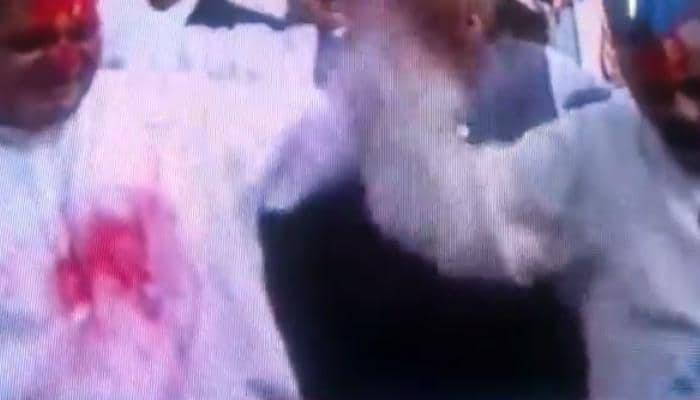 When Atal Bihari Vajpayee and Narendra Modi danced on `Rang barse` - Watch video