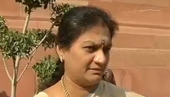 Expelled AIADMK leader Sasikala questions party MLAs' meet at Apollo Hospitals, calls it unconstitutional