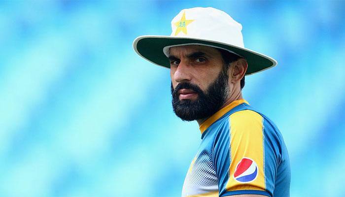 Misbah-ul-Haq lends helping hand to a fan, donates Rs.3 Lakh for surgery raised from auction