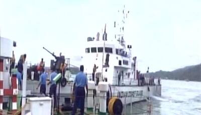 Havelock Island: Navy rescues 425 stranded tourists as Cyclone Vardah hampers operation