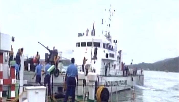 Havelock Island: Navy rescues 425 stranded tourists as Cyclone Vardah hampers operation