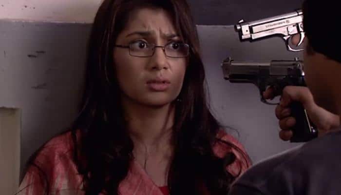 Kumkum Bhagya - Episode 731: Robbers threaten to kill Pragya
