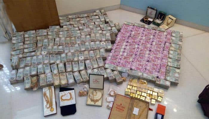 Huge haul of cash, gold in Karnataka, I-T dept seizes Rs 5.7 cr in new notes, 32 kg of bullion 