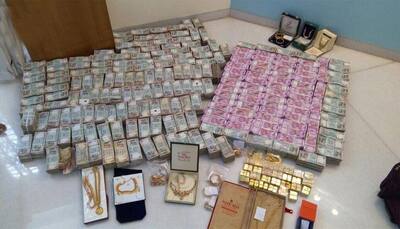 Huge haul of cash, gold in Karnataka, I-T dept seizes Rs 5.7 cr in new notes, 32 kg of bullion 