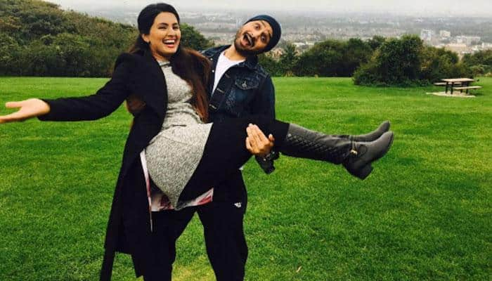 Geeta Basra, hubby Harbhajan Singh out on &#039;travel day&#039; with daughter