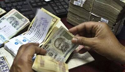 Police raids Delhi hotel, seizes  Rs 3.25 crore in old notes