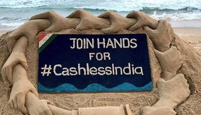 Sudarsan Pattnaik’s latest sand art- ‘Join hands for a #CashlessIndia’