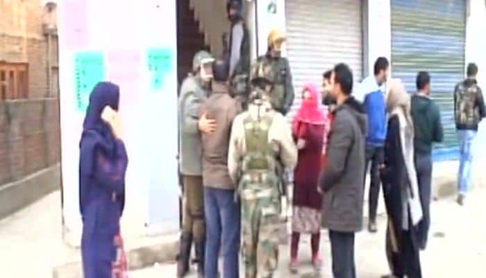 Terrorists loot Rs 11 lakh from Jammu and Kashmir Bank branch in Pulwama