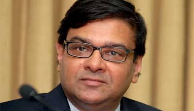 RBI Governor Urjit Patel shown black flags by Congress workers at Kolkata Airport
