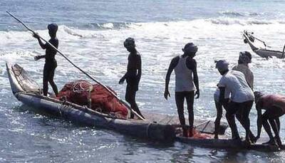 Sri Lanka Navy chases away 3,000 TN fishermen, threatens to shoot them