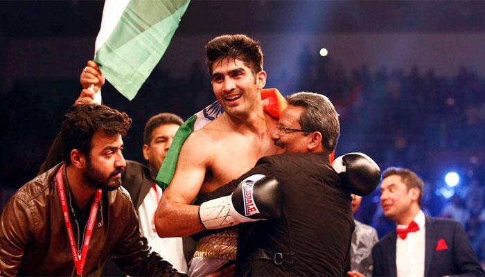 PHOTO: Vijender Singh laughs at Francis Cheka in middle of fight after hitting him on face