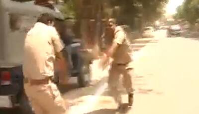 Two Uttar Pradesh policemen indulge in bloody fight in public glare – Watch video