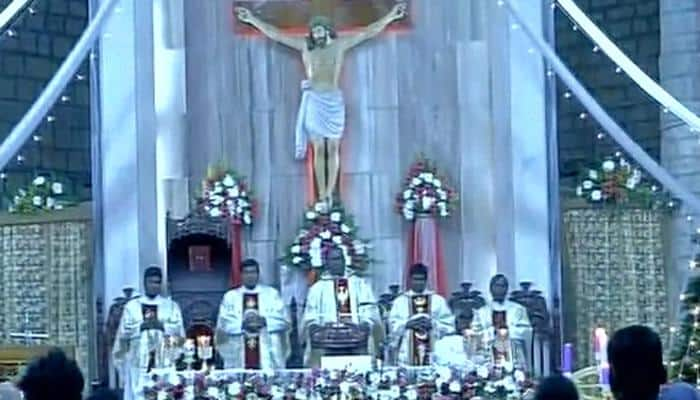 Christmas celebration grips the nation, Midnight mass prayers held pan India—See Pics