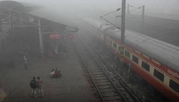 Sunday sans Sun, fog delays 80 trains
