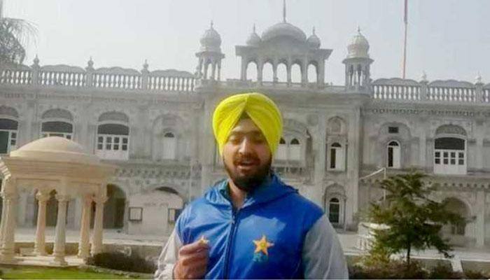 Sikh boy Mahinder Pal Singh breaks barriers to enter Pakistan&#039;s National Cricket Academy - Video