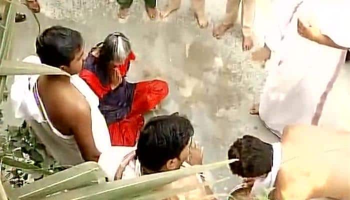 Sheena Bora murder case accused Indrani Mukerjea performs father's last rites in Mumbai