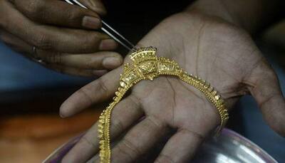 Gold price rises for 2nd day, settles at Rs 28,200 per 10 grams
