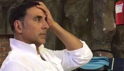 Akshay Kumar's hilarious reaction after smelling his shoe will make your day! - Watch
