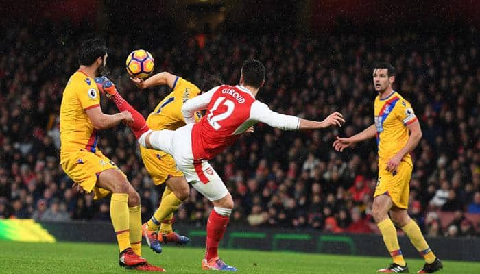 Premier League: Olivier Giroud wonder goal keeps Arsenal&#039;s title charge alive, Spurs enter top 4