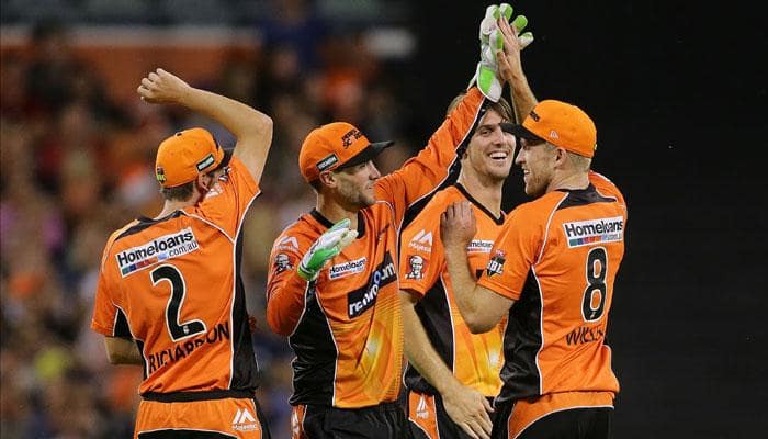 One of the best run outs ever! Watch Perth Scorchers&#039; Sam Whiteman pulls off a stunner