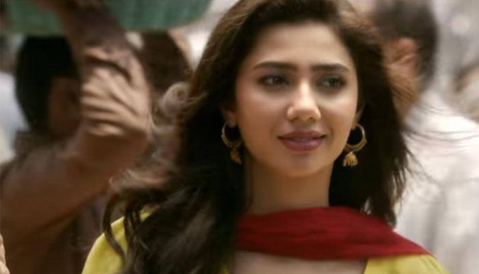 Mahira Khan’s reaction to Shah Rukh Khan’s new ‘Raees’ poster is awesome!