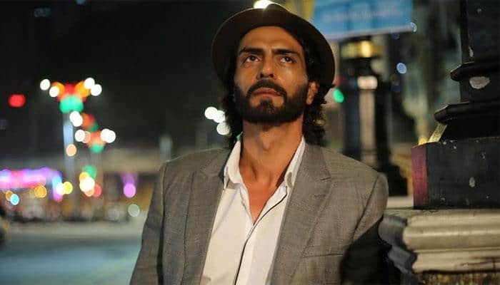 Arjun Rampal suffers eye injury, feels disoriented! Check pic