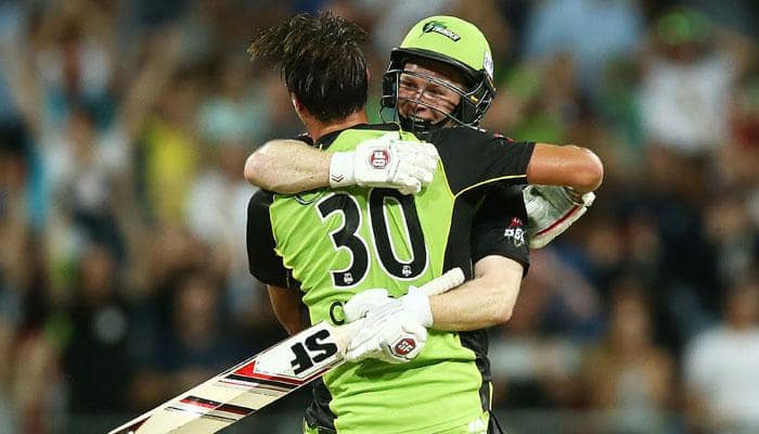 WATCH: Eoin Morgan hits &#039;unbelievable&#039; last-ball six to win BBL match for Sydney Thunder