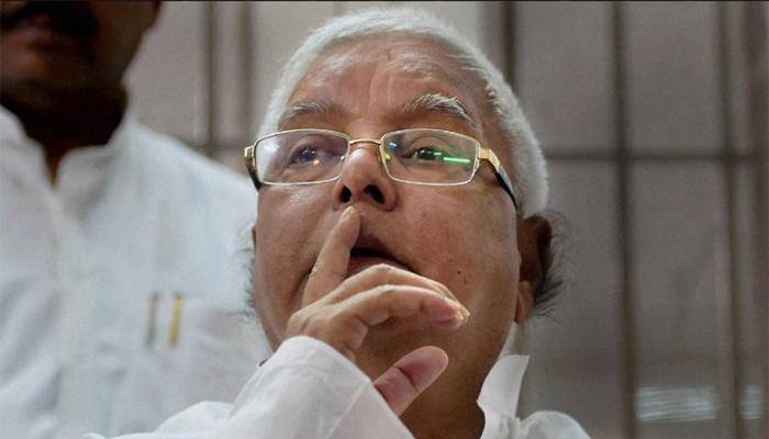 RJD, Congress protest Lalu&#039;s exclusion from dais at Prakash Parv