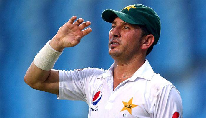 Yasir Shah funny video! Pakistan spinner just can&#039;t stop giggling during anthem ceremony — WATCH