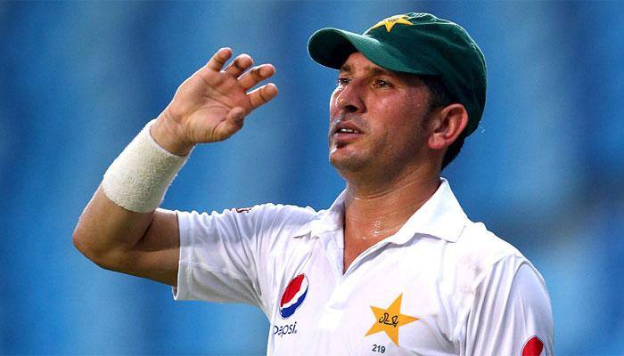 Yasir Shah funny video! Pakistan spinner just can't stop giggling during anthem ceremony — WATCH