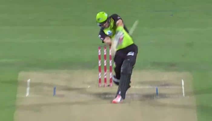 Belligerent Shane Watson destroys Hobart Hurricanes with five sixes — WATCH