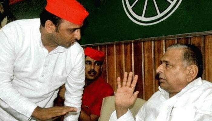 Battle for &#039;Cycle&#039;: Election Commission begins hearing claims of Mulayam, Akhilesh factions 