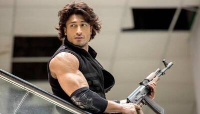 'Commando 2' poster: Vidyut Jammwal is blinded by money