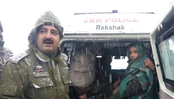 J&amp;K Police rescues 80 people from avalanche-prone south Kashmir area