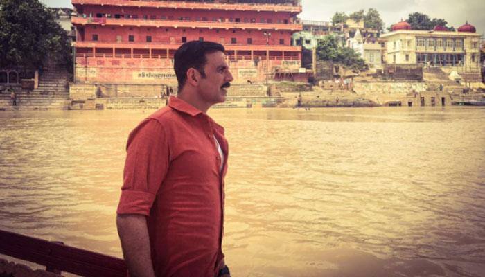 Akshay Kumar&#039;s first visit to Banaras city and dip in holy Ganga waters will set your mornings right! 