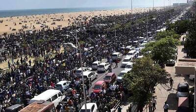 Jallikattu protests continue in Tamil Nadu, sea of protesters camp on Marina beach